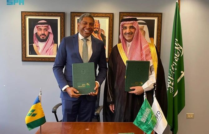 The deal was signed by SFD CEO Sultan Abdulrahman Al-Marshad and Camillo Gonsalves, finance minister of St. Vincent and the Grenadines. (SPA)