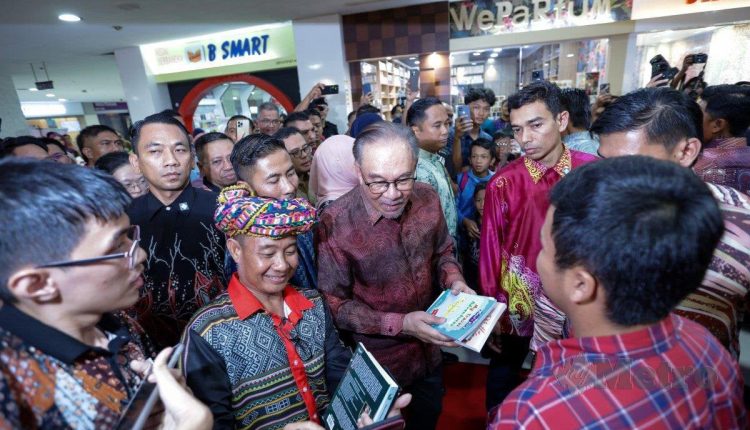 Prime Minister announced the awarding of RM100 book vouchers to students from Year 4 until IPT