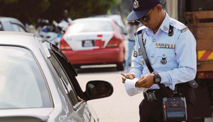 Police issued almost 900 traffic fines to foreigner during a seven-day operation