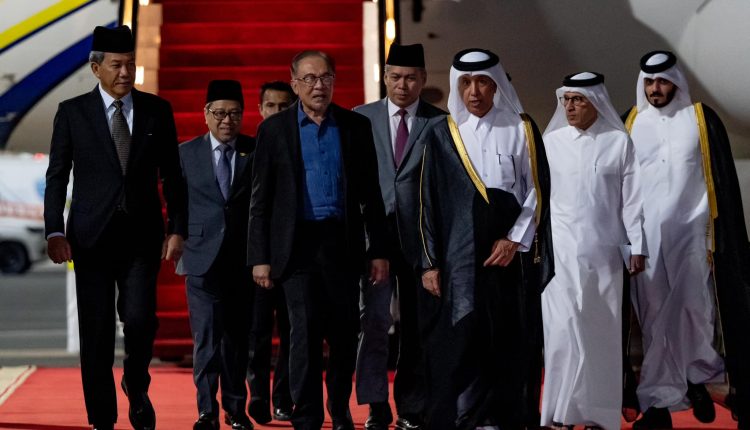 Official welcome given by the Qatari government to the PM
