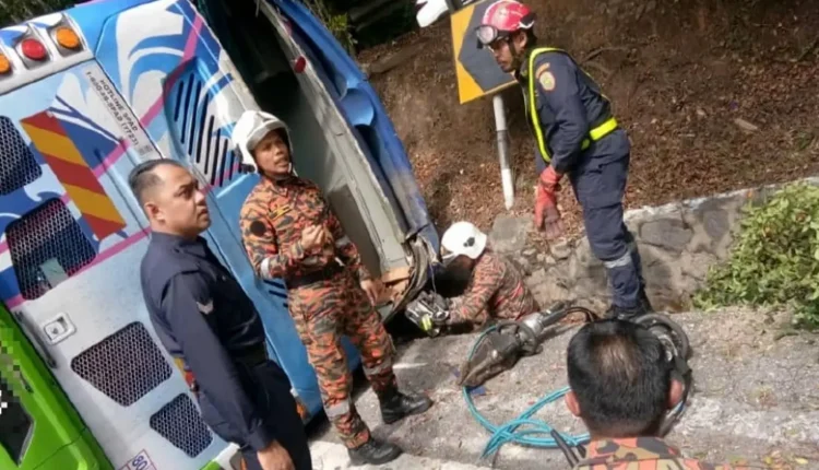 Two Chinese nationals died in accident in a Genting Highlands bus, while 19 survived 