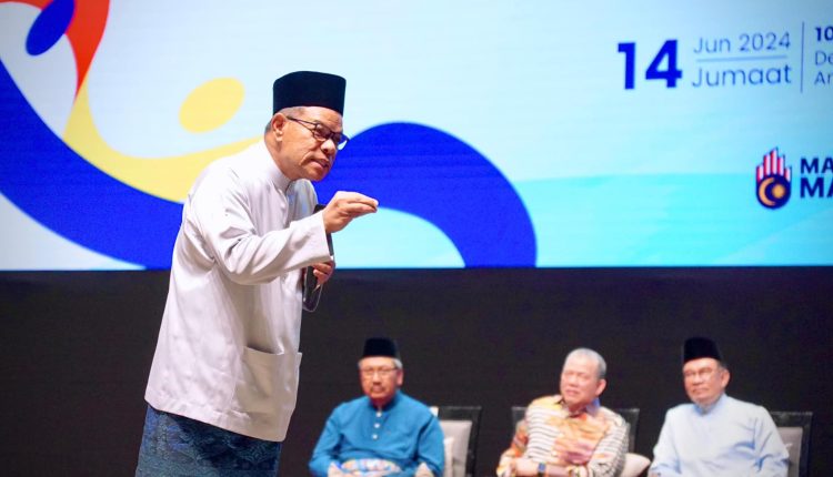 Don't politicize the briefing program, citizenship information, said the minister