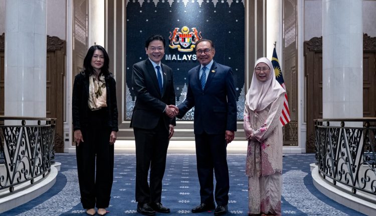 Anwar held a meeting with the Singapore PM
