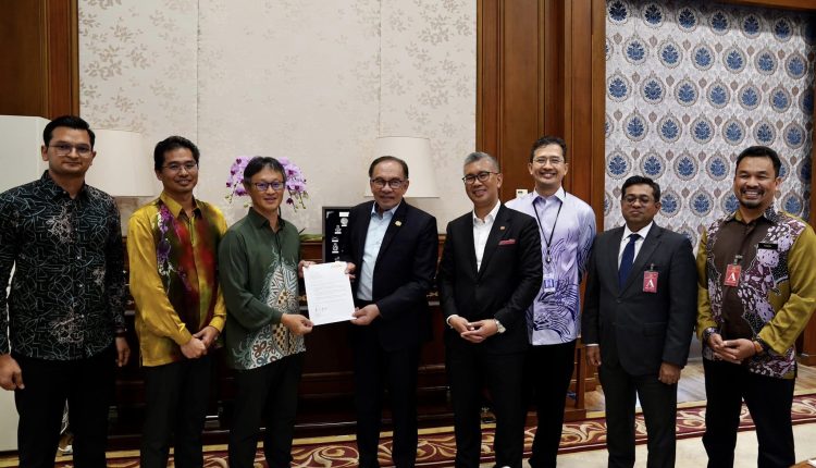 Anwar received a courtesy call from Phison's CEO