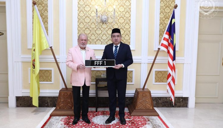 Agong bid RM1.75 million for the number plate 'FFF 1'