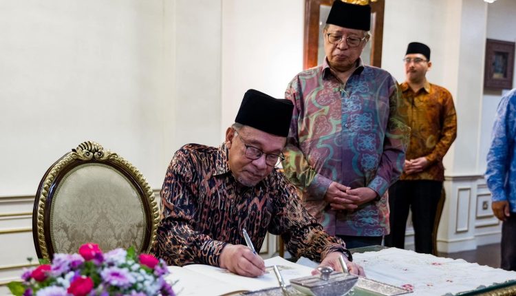 Sarawak is rising to become a new economic giant, said Anwar