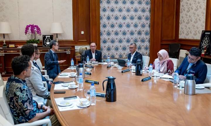 Anwar discussed investment planning with FUJIFILM