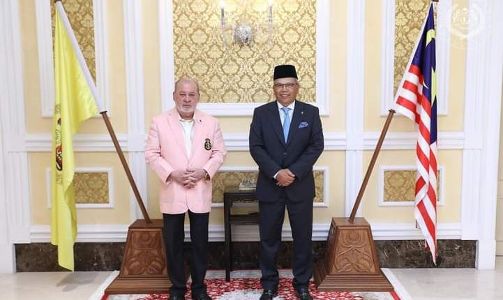 The Agong presented the latest report of RCI Batu Puteh