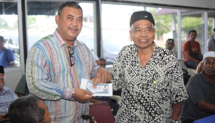 Friendly Madani with 'otai' at Selama create memories