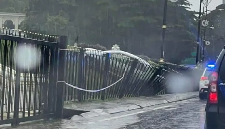 Car crashed into the fence of Istana Besar Johor