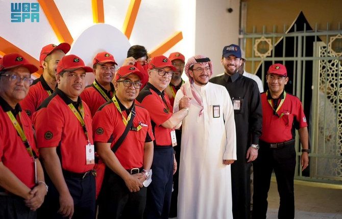 Head of the Malaysian pilgrims office Datuk Seri Syed Saleh recently visited the camps designated for Malaysian pilgrims in Mina to assess the services provided to worshippers. (SPA)