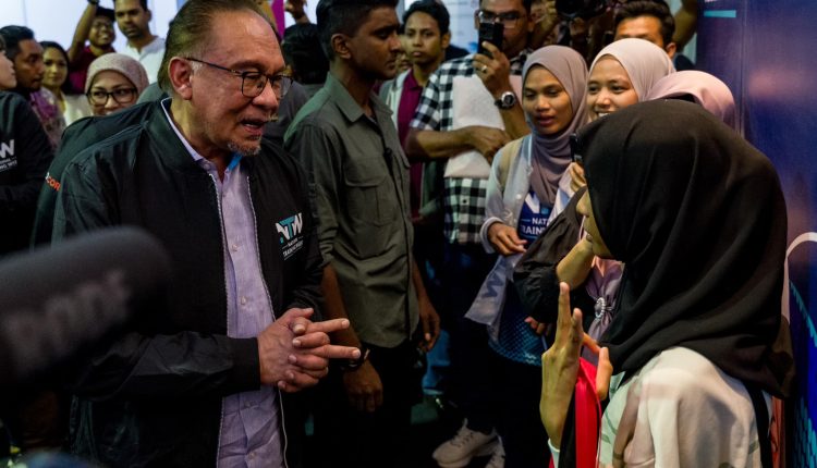 Anwar guarantees that the quota of Bumiputera students in Matriculation will be maintained