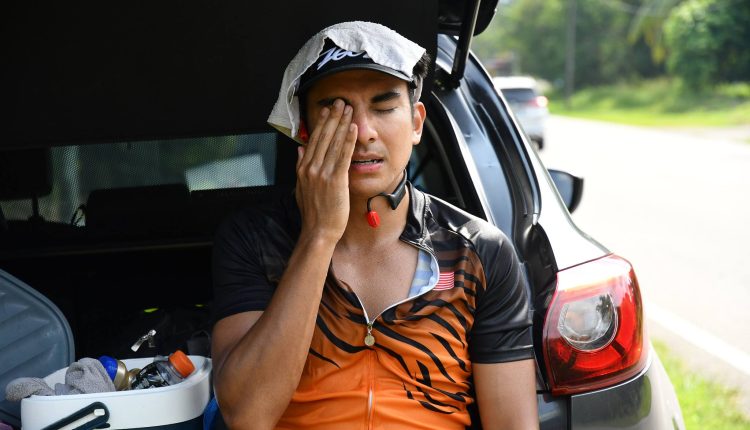 Syed Saddiq reaches Parliament after complete 200km run