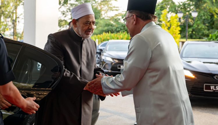 Anwar received a courtesy visit from Sheikh Al-Azhar