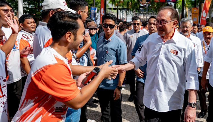 The government agreed to allocate RM100 million to Felda