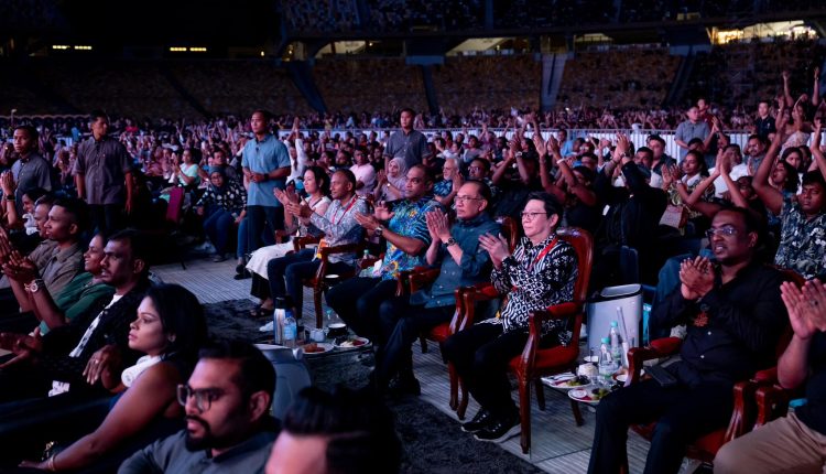 Anwar joins AR Rahman concert at Bukit Jalil