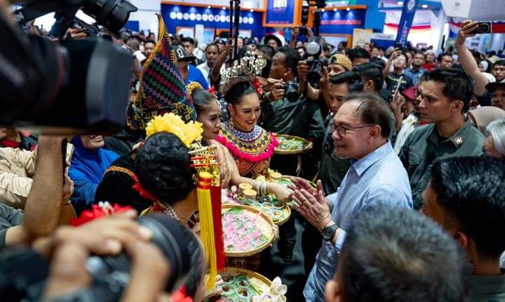 Anwar encouraged Muslims to continue to do good