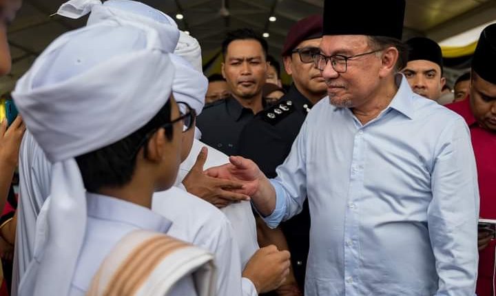 Regulations for social media and internet to be introduced, says Anwar