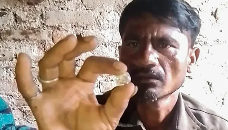 Debt-ridden Indian laborer discovers life-changing $100,000 diamond