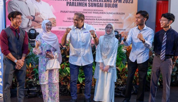73 SPM graduates from Kota Damansara received excellent student incentives