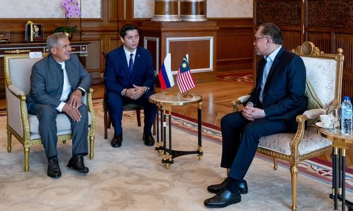Anwar receives courtesy visit from the Head of the Republic of Tatarstan