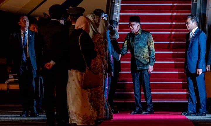 Anwar arrives in Brunei for working visit