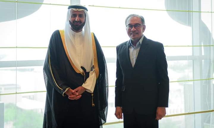 Anwar receives courtesy visit from Saudi Minister of Hajj and Umrah