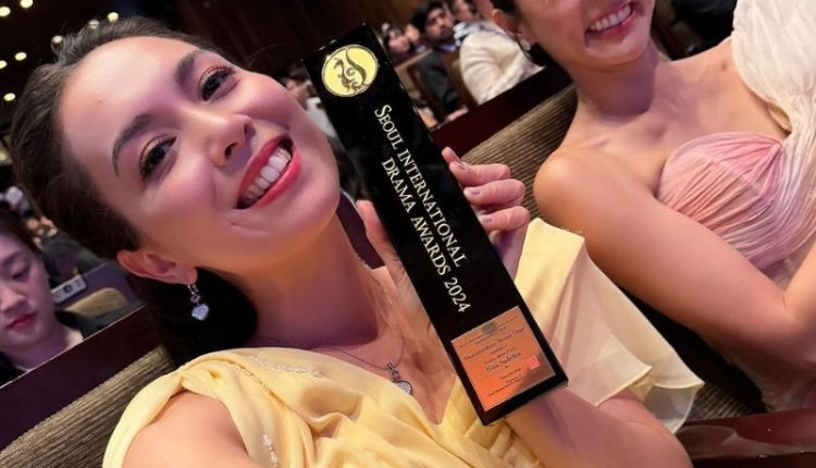 Siti Saleha honored with 'Outstanding Asian Star' award in Seoul