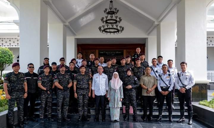 Anwar criticizes unsatisfactory public service reform process