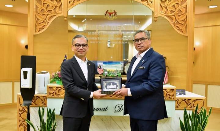 Refer to Media Prima: Fahmi comments on Radio DJ mocking Anwar’s speech