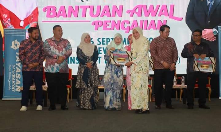 200 Students from Bandar Tun Razak receive early education assistance