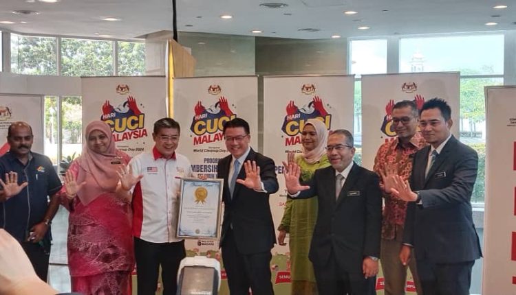 KPKT receives recognition certificate from the Malaysia Book of Records