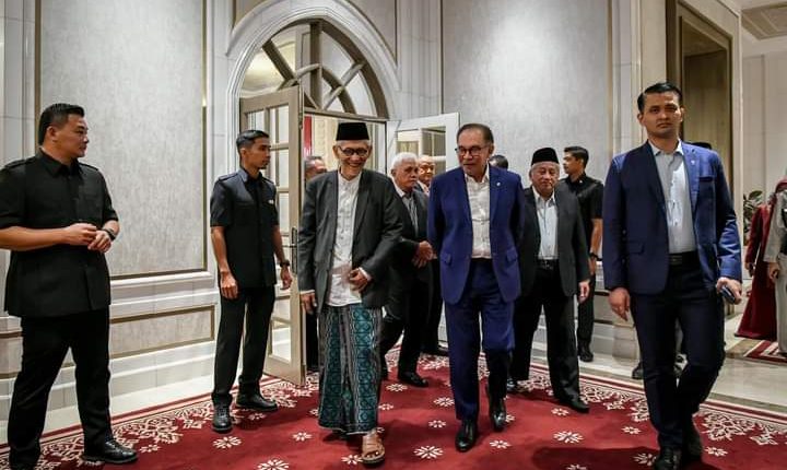 Anwar to make official visit to Pakistan