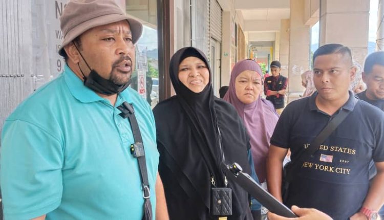 Traders plead with MPKJ for simplified business license procedures following eviction notice