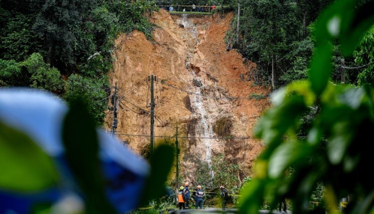 Torrential rain causes landslide in Taman Melawati
