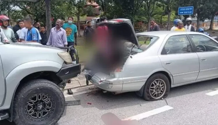 An old man died in Shah Alam after being crushed while fixing a flat tire.