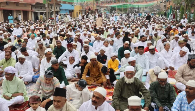 Muslims in Jharkhand, India, participate in Friday prayers in a mosque. [Al Jazeera/Mohammad Sartaj Alam]