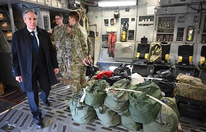US Secretary of State Antony Blinken boards a US Air Force aircraft after his meetings in the Turkish capital Ankara on Dec. 13, 2024. (AFP)