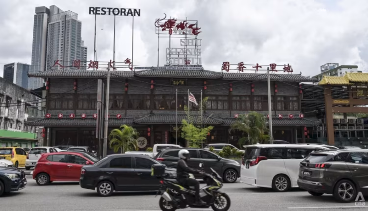 After receiving a summons from municipal officials, a Chinese eatery on Jalan Imbi in Kuala Lumpur erected new signage on top of their building. The picture was shot on November 25, 2024. (Photo by CNA/Fadza Ishak).