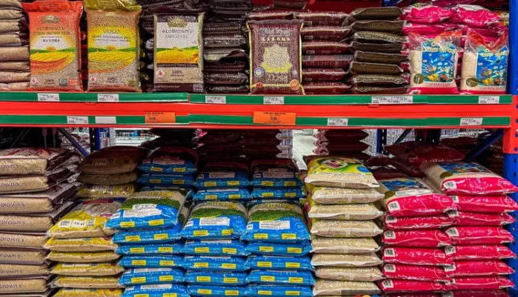 The government considers importing rice from Pakistan