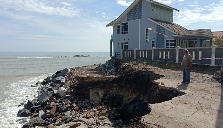 Mohd Yazit Idris, 66, said the new signs of erosion are now approaching the right-side fence of his house after relentless waves pounded the shore in recent days.