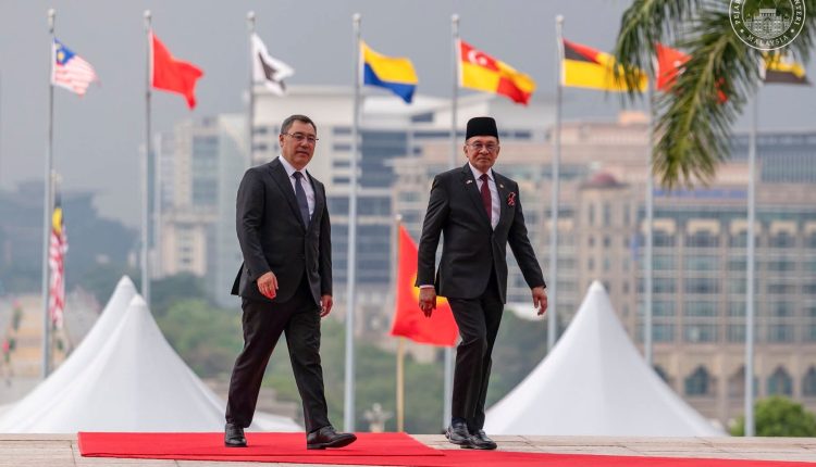 Prime Minister Datuk Seri Anwar Ibrahim officially welcomed President Sadyr Zhaparov of the Kyrgyz Republic to Malaysia during a press conference held at the Seri Perdana Complex in Putrajaya today.