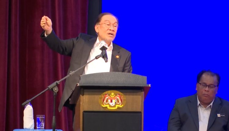 Anwar warns foreign powers not to cross 'red lines', warns US,No foreign power — not even the US — can interfere in Malaysia's internal politics