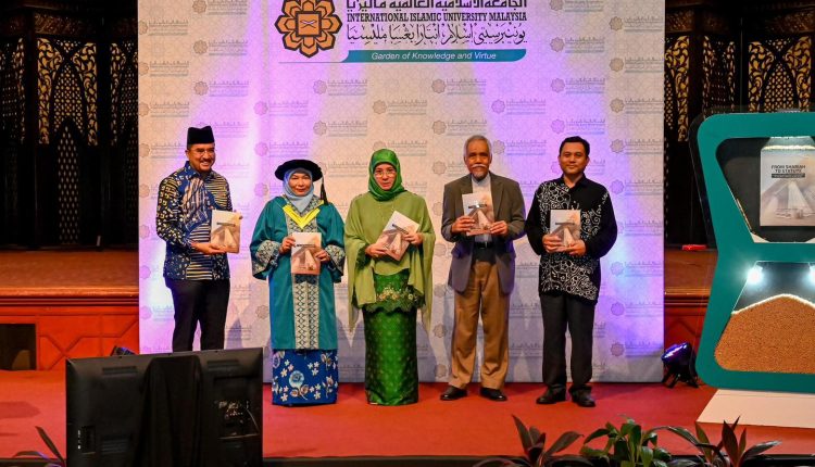 Her Majesty Raja Permaisuri Agong, Tengku Ampuan Pahang, Tengku Azizah Aminah Maimunah Iskandariah Binti Almarhum Sultan Iskandar Al-Haj